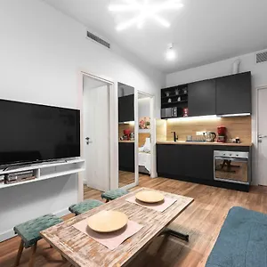 Apartament Elle, Salonic