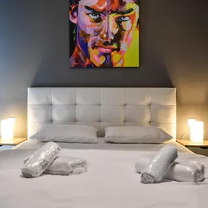 Apartament Center, Salonic